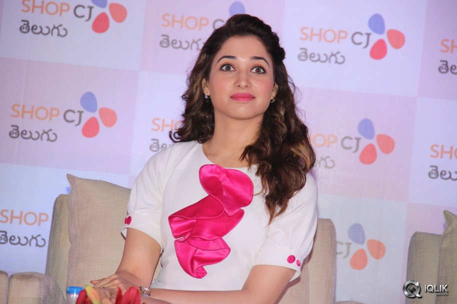 Tamannaah-at-Shop-CJ-Telugu-Launch